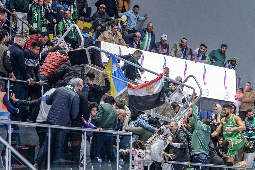 Egipte per krepšinio rungtynes iš dalies sugriuvus tribūnoms sužeisti mažiausiai 27 žmonės