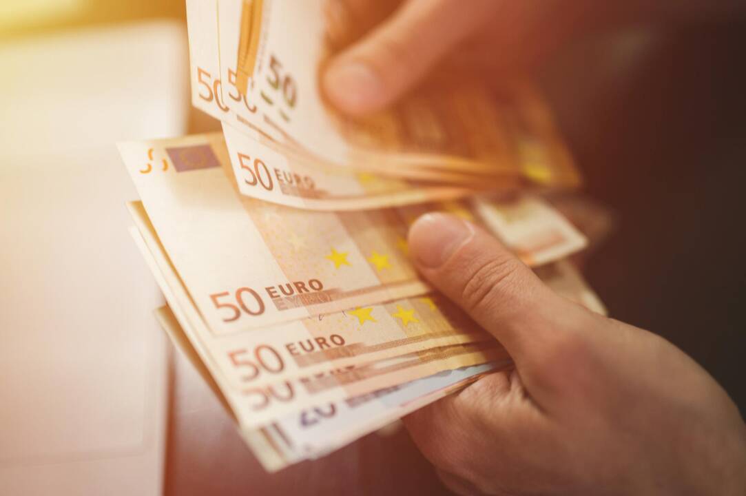 „Čekiukų“ bylose dviejų politikų iš Tauragės ir Telšių tarybų prašoma grąžinti 23 tūkst. eurų