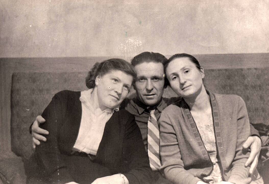 Būdas: nuo ma­žu­mės verž­li ir kant­ri L. G. Bal­čie­nė nuo­šir­džiai džiau­gia­si gy­ve­ni­mu Lie­tu­vo­je.