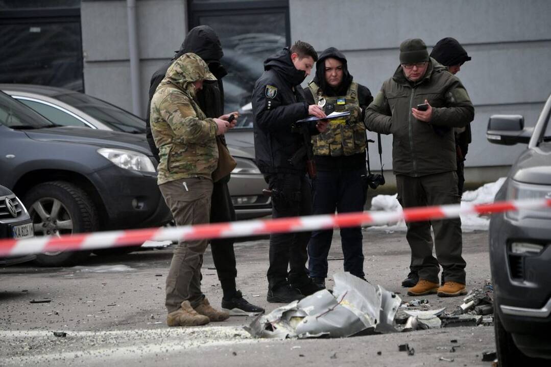 Ukraina teigia atrėmusi naktinį Rusijos dronų išpuolį
