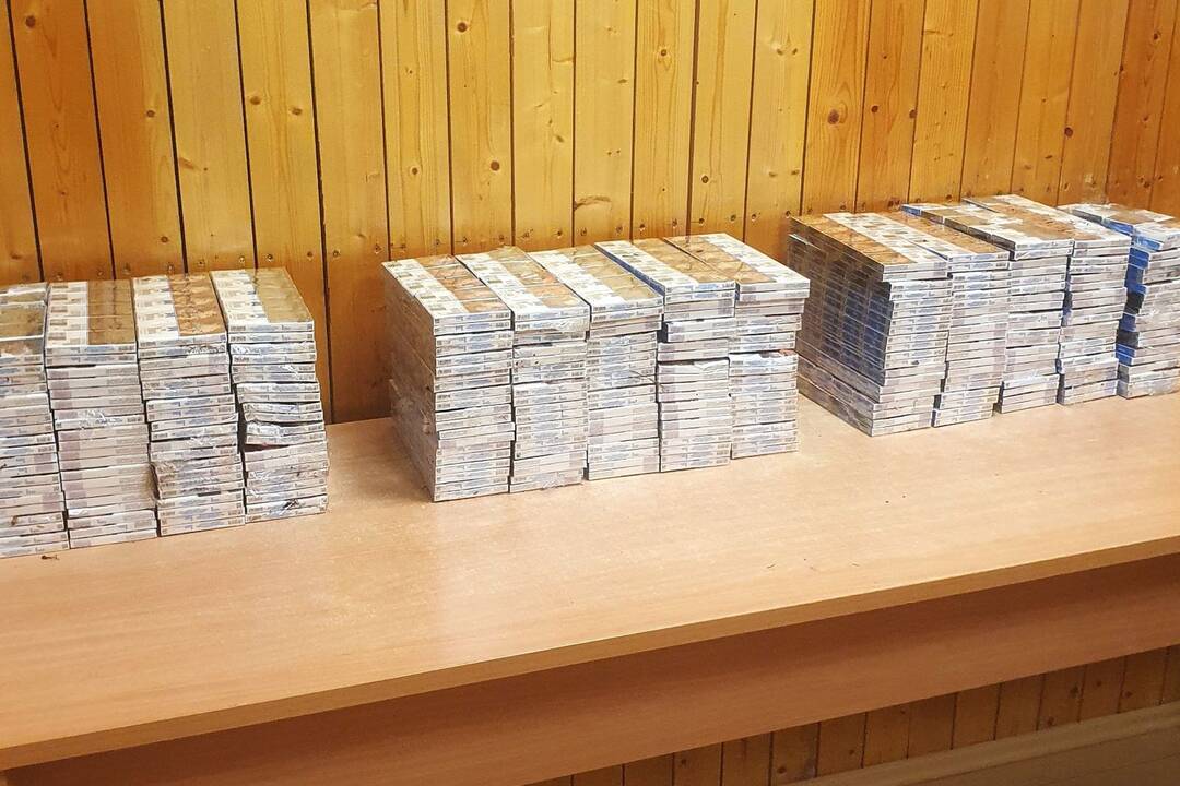 Pasieniečiai sulaikė vilnietį: vežė 350 tūkst. eurų vertės kontrabandinių cigarečių krovinį