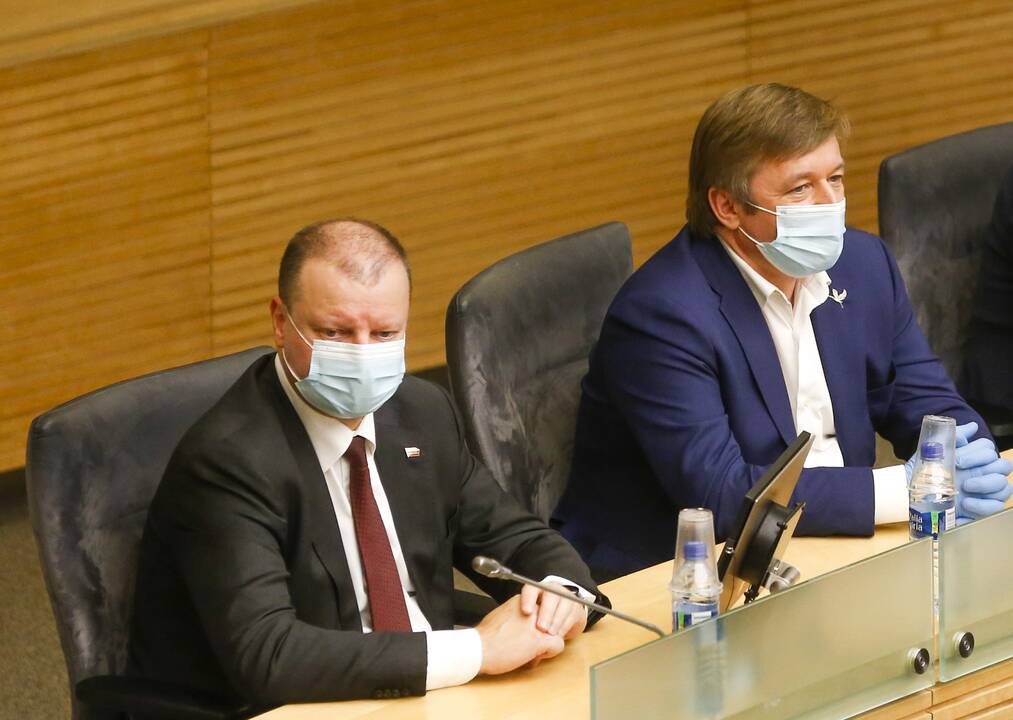 Mantas Adomėnas (kairėje), Andrius Kubilius (viduryje), Gabrielius Landsbergis (dešinėje)