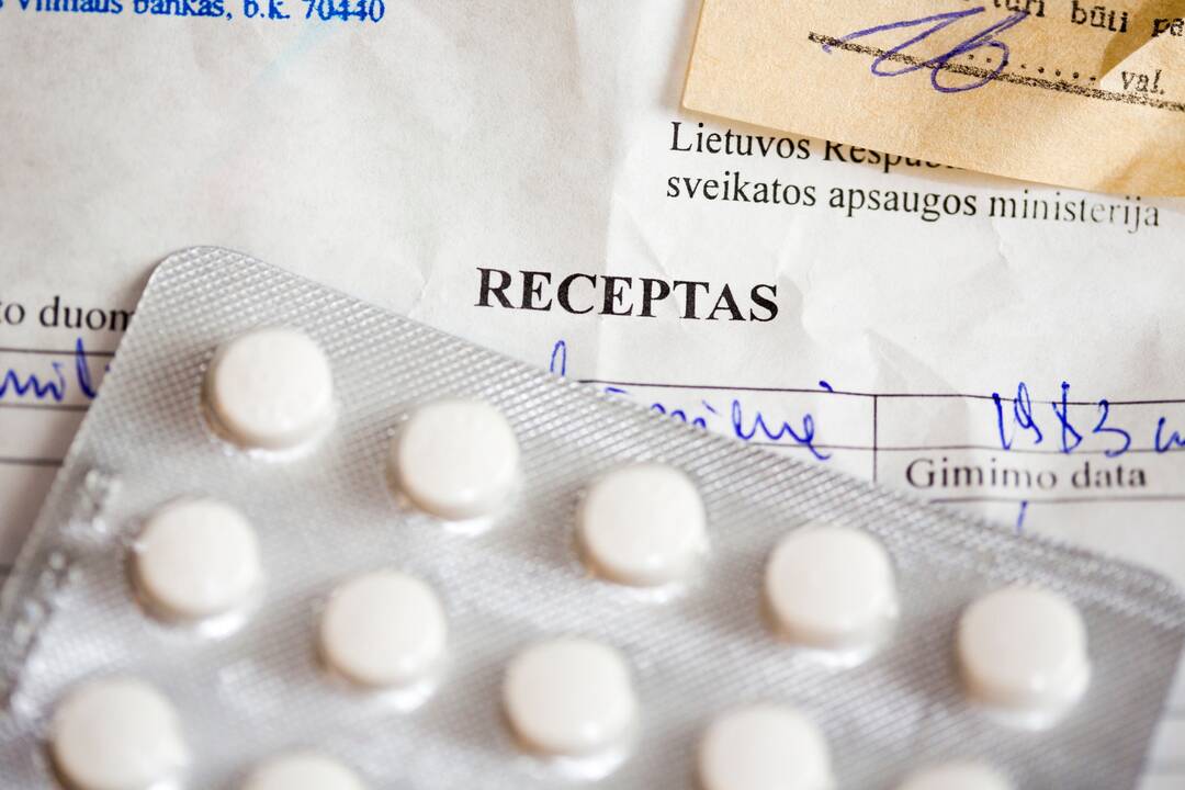 Registrų centras vėl varo iš proto: teks grįžti prie popierinių receptų?