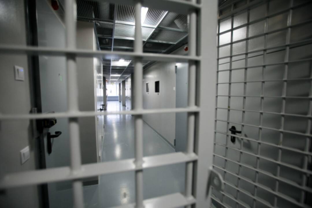 Teismui perduota sukčiavimu, turto prievartavimu ir grasinimais nužudyti kaltinamo klaipėdiečio byla