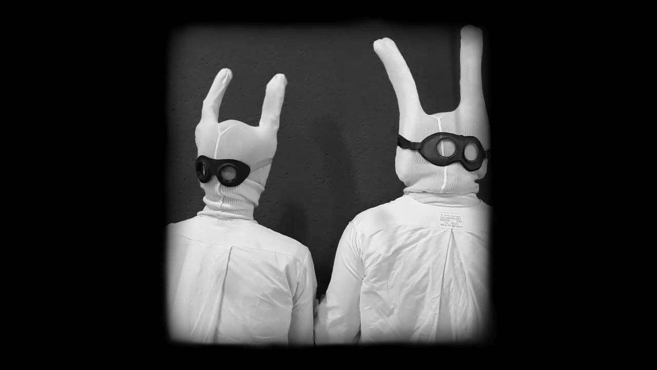 B. Šarkos performansas „Labirintas be išeities“.