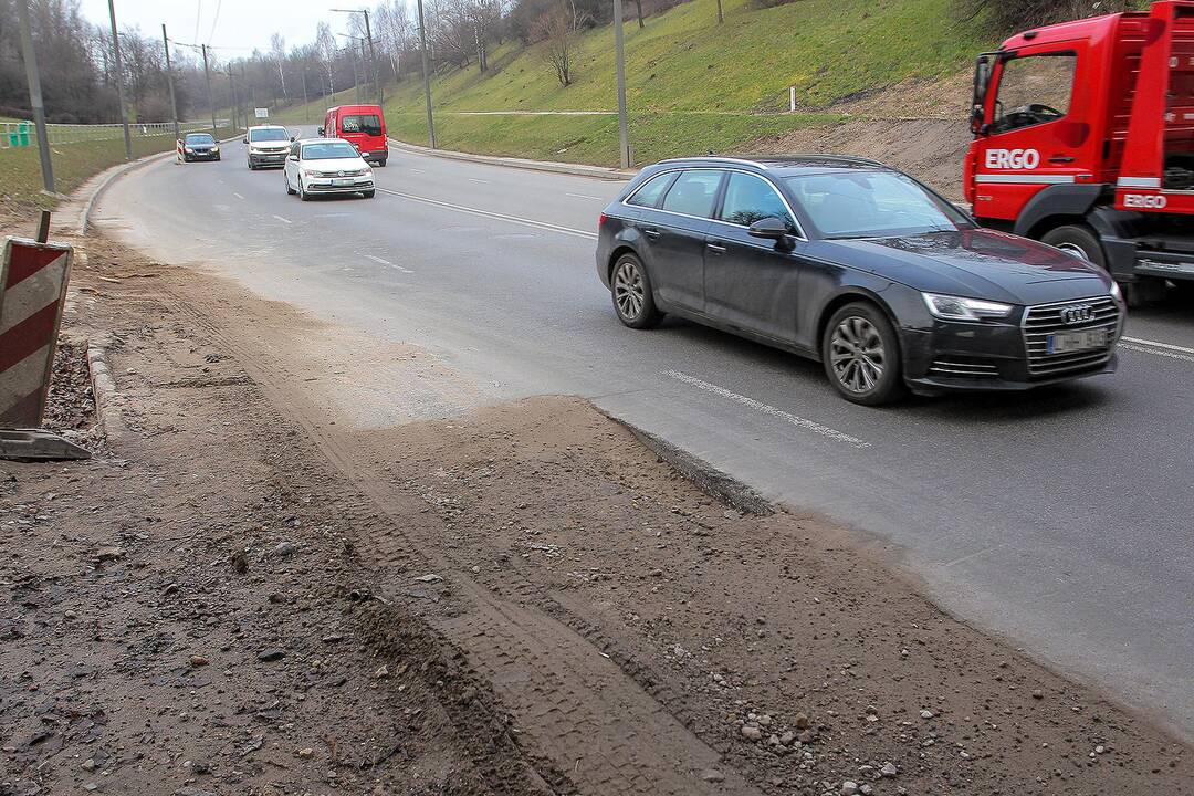 Netvarkomas pavojingas gatvės ruožas Petrašiūnuose