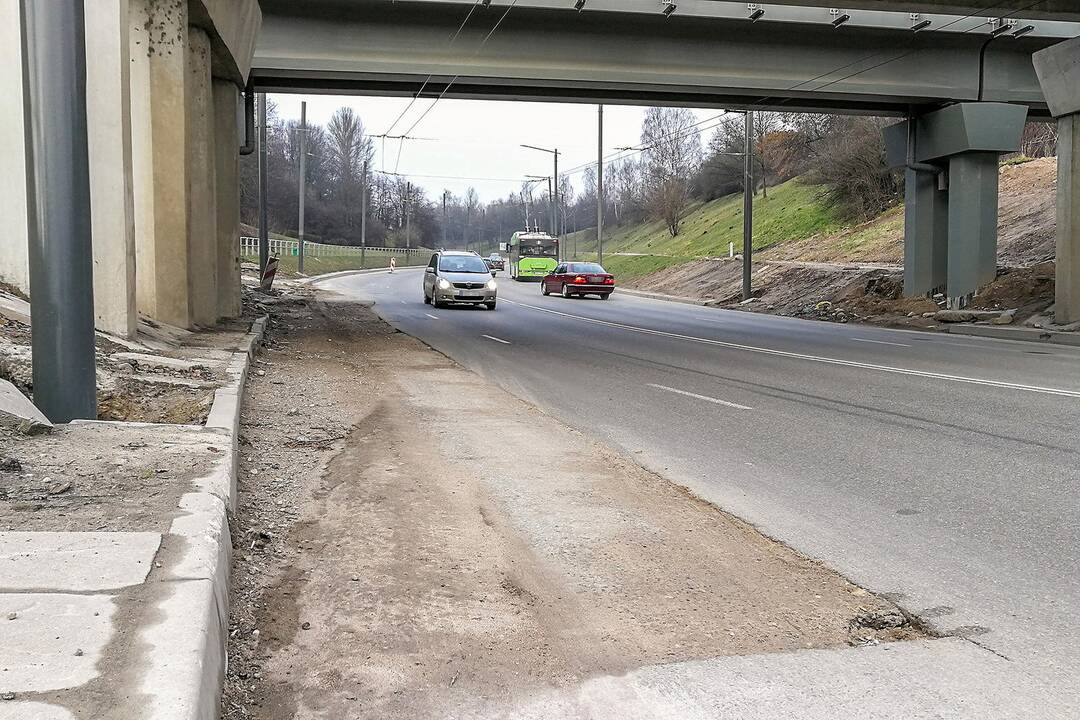Netvarkomas pavojingas gatvės ruožas Petrašiūnuose