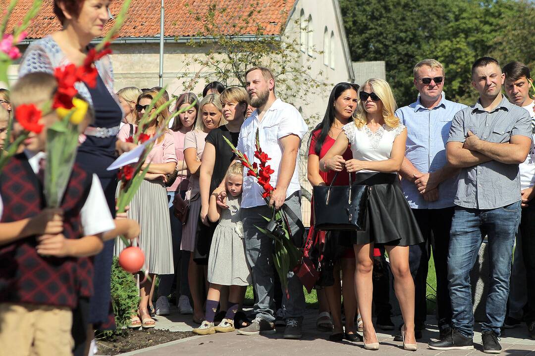 Mokyklos atidarymas Raudondvaryje
