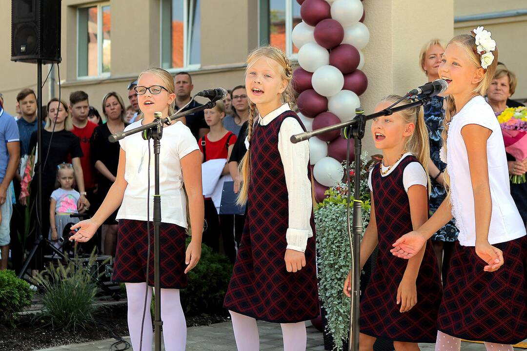 Mokyklos atidarymas Raudondvaryje