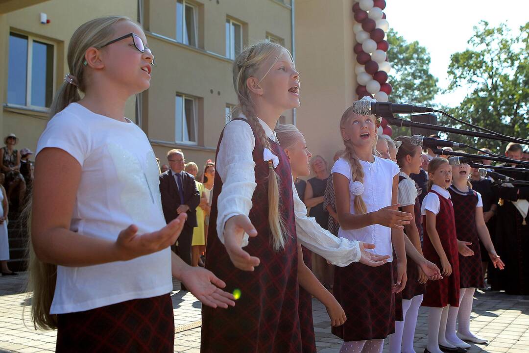 Mokyklos atidarymas Raudondvaryje