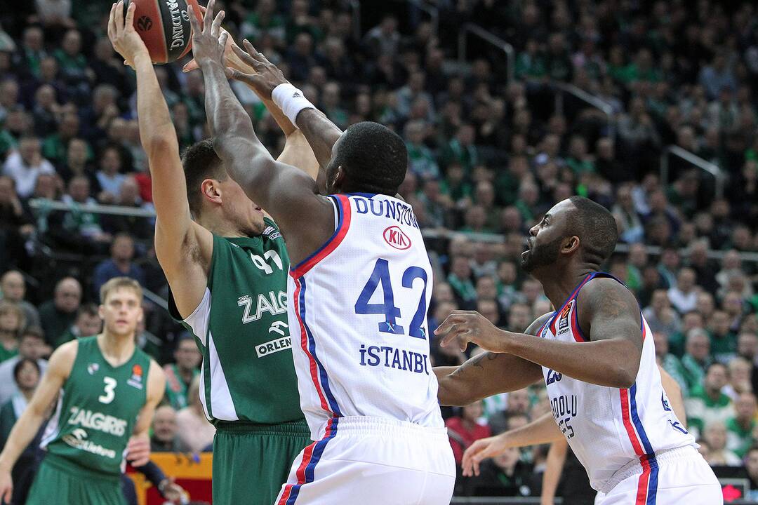 Eurolyga: „Žalgiris“ – „Anadolu Efes“ 58:79