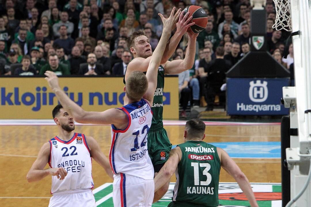 Eurolyga: „Žalgiris“ – „Anadolu Efes“ 58:79