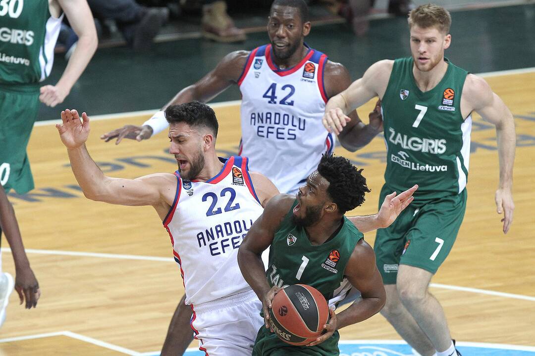 Eurolyga: „Žalgiris“ – „Anadolu Efes“ 58:79