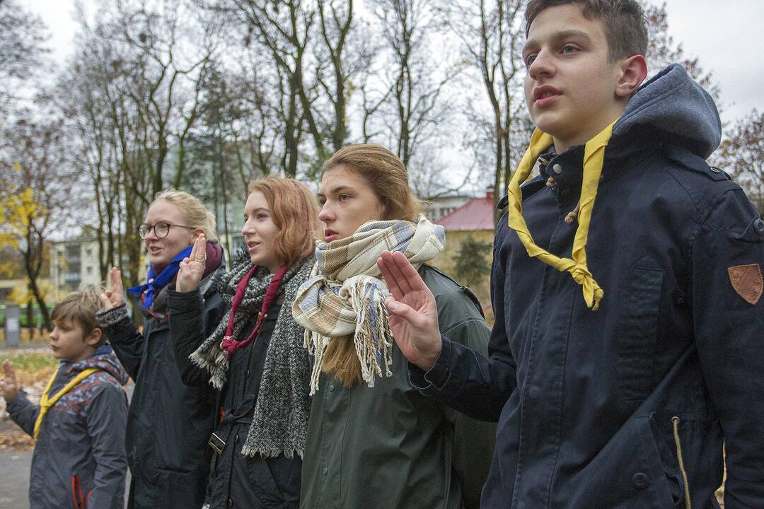 Pagarbos žvakutės – Lietuvos partizanams