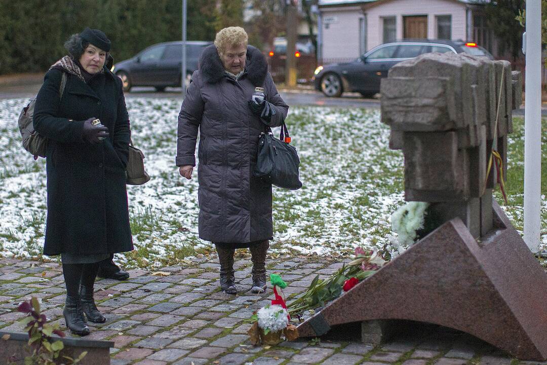 Pagarbos žvakutės – Lietuvos partizanams
