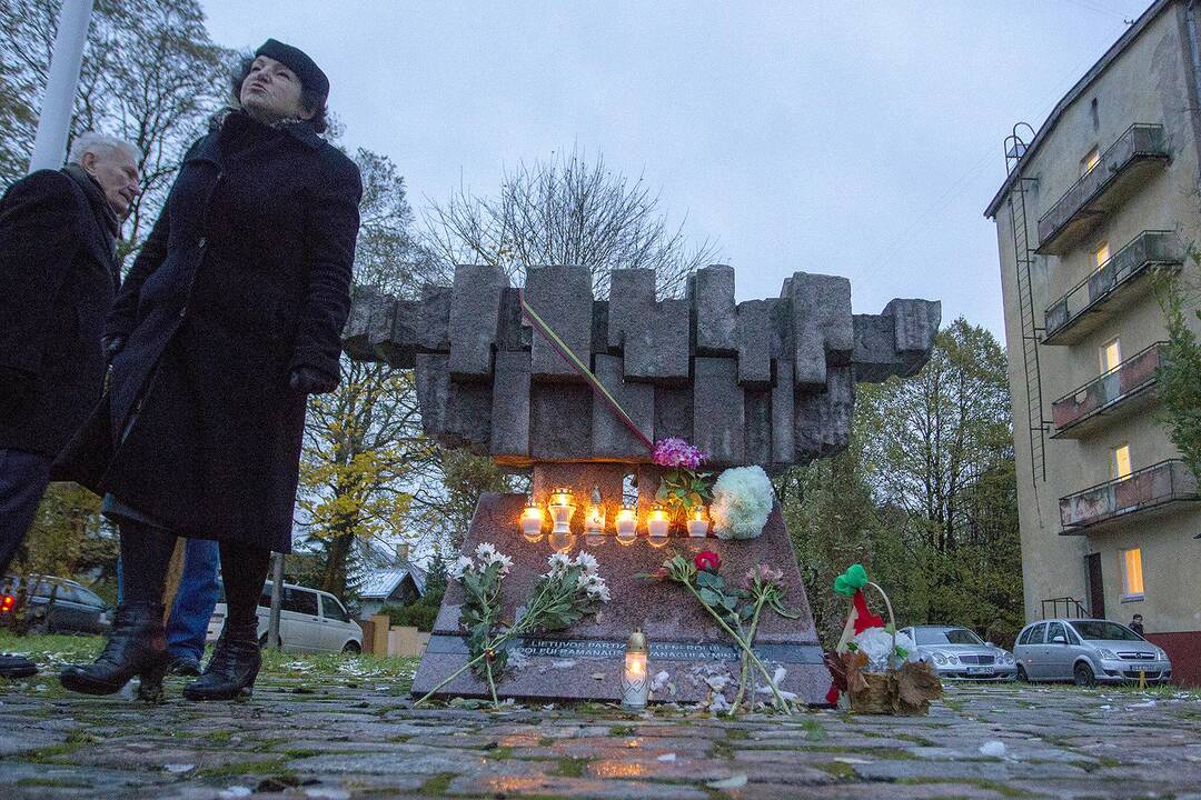 Pagarbos žvakutės – Lietuvos partizanams