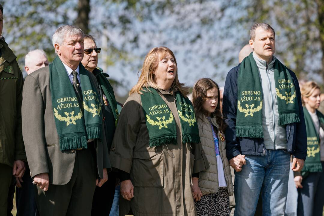 Ukrainos karo aukų atminimo ąžuolyne - dar daugiau ąžuolų