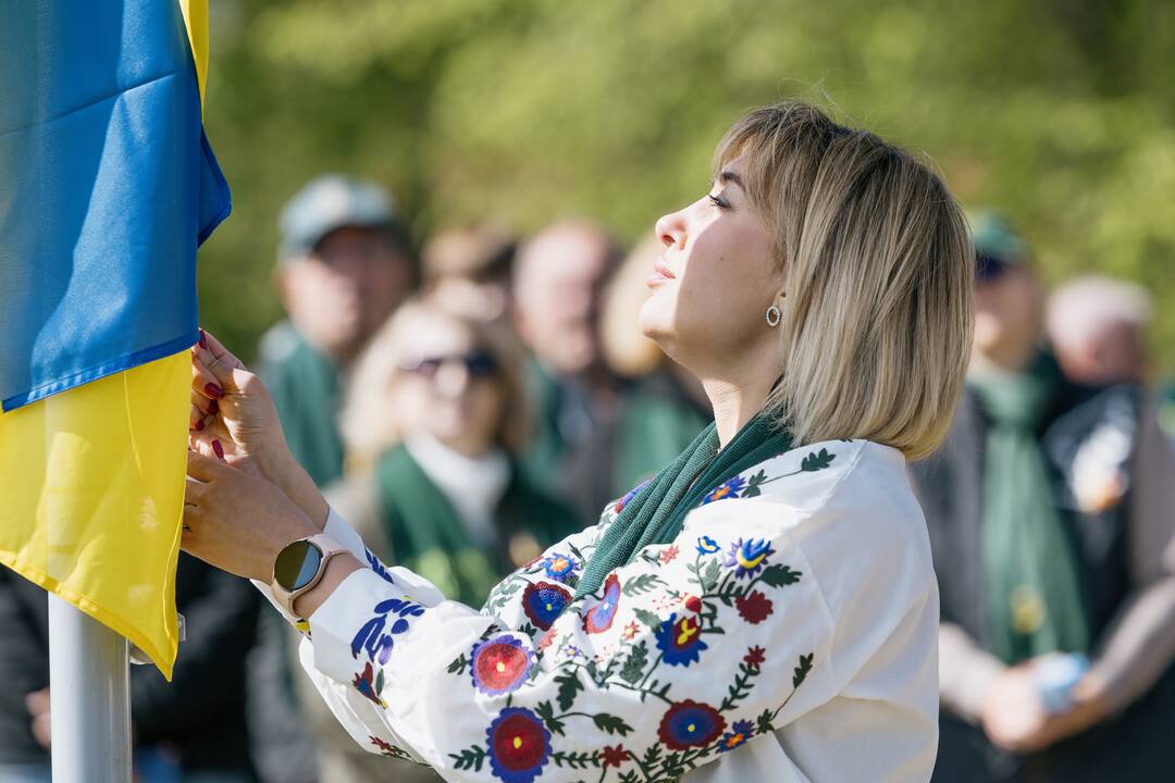 Ukrainos karo aukų atminimo ąžuolyne - dar daugiau ąžuolų