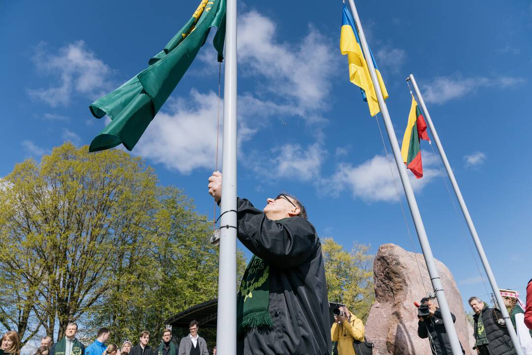 Ukrainos karo aukų atminimo ąžuolyne - dar daugiau ąžuolų