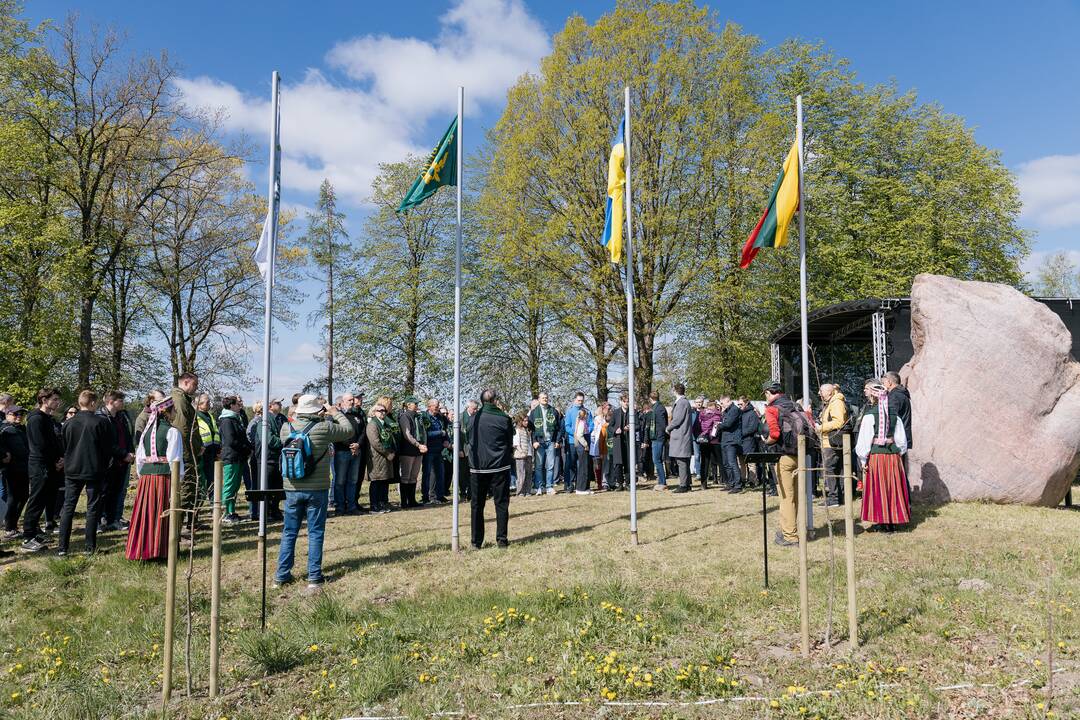 Ukrainos karo aukų atminimo ąžuolyne - dar daugiau ąžuolų