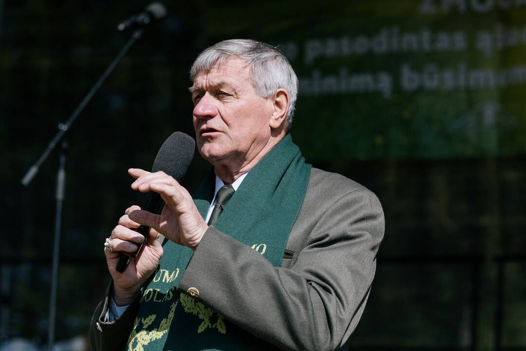 Ukrainos karo aukų atminimo ąžuolyne - dar daugiau ąžuolų