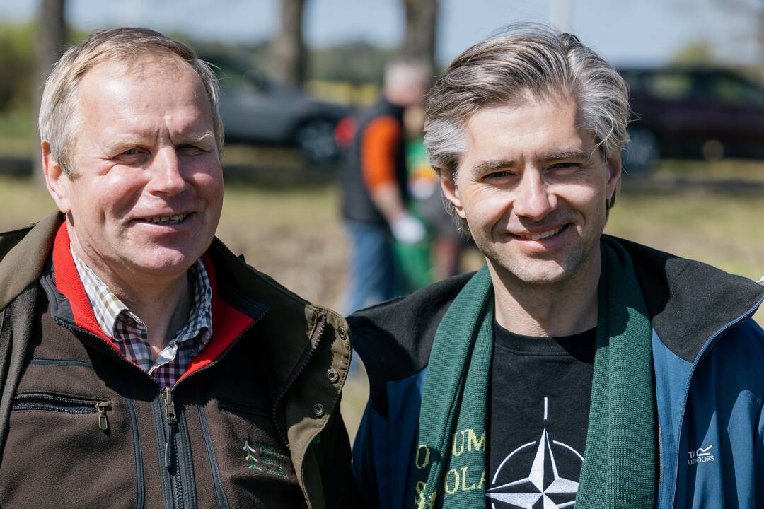 Ukrainos karo aukų atminimo ąžuolyne - dar daugiau ąžuolų