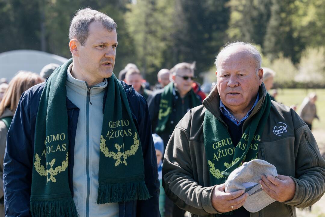 Ukrainos karo aukų atminimo ąžuolyne - dar daugiau ąžuolų
