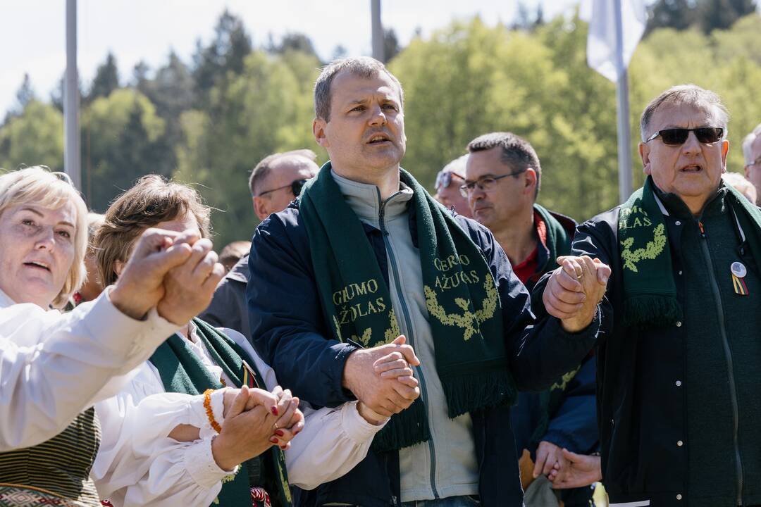 Ukrainos karo aukų atminimo ąžuolyne - dar daugiau ąžuolų