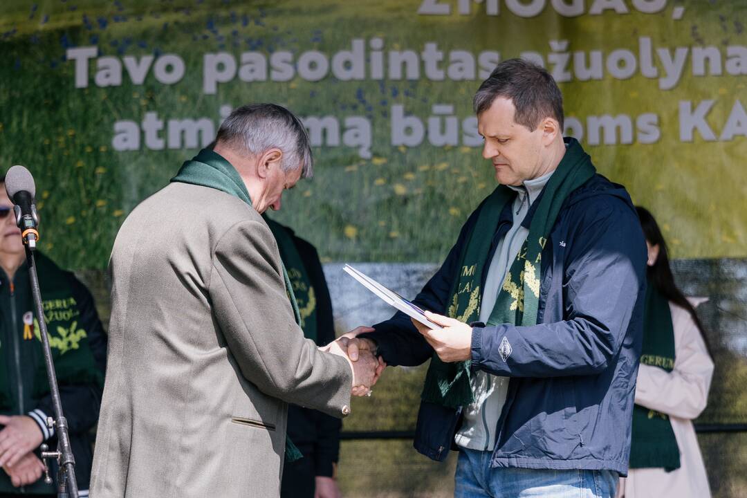 Ukrainos karo aukų atminimo ąžuolyne - dar daugiau ąžuolų