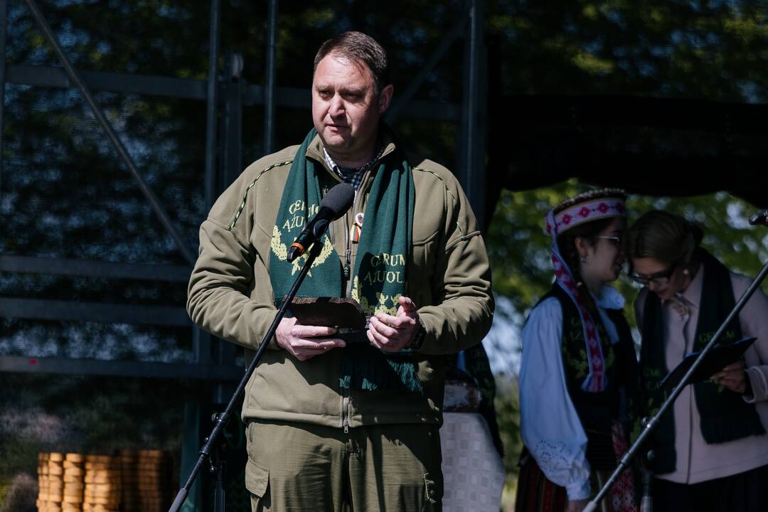 Ukrainos karo aukų atminimo ąžuolyne - dar daugiau ąžuolų