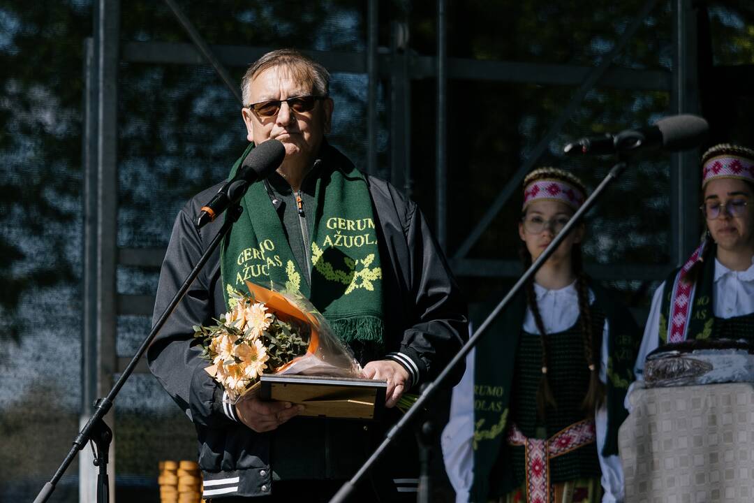 Ukrainos karo aukų atminimo ąžuolyne - dar daugiau ąžuolų