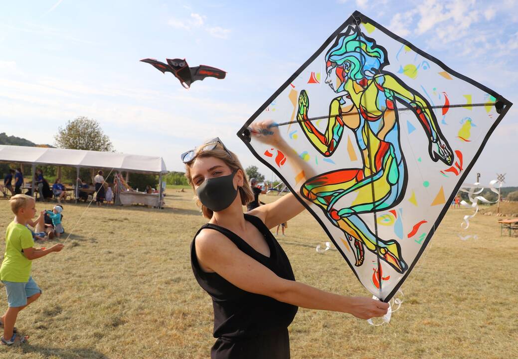 Zapyškio aitvarų festivalis „Tarp dangaus ir žemės“