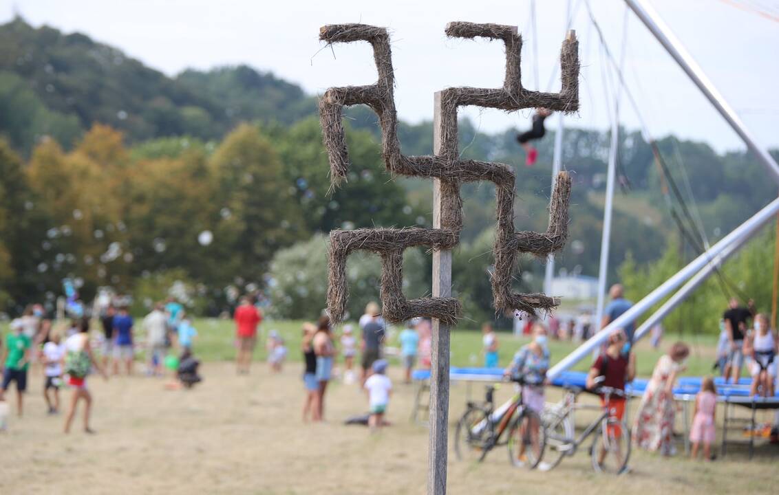 Zapyškio aitvarų festivalis „Tarp dangaus ir žemės“