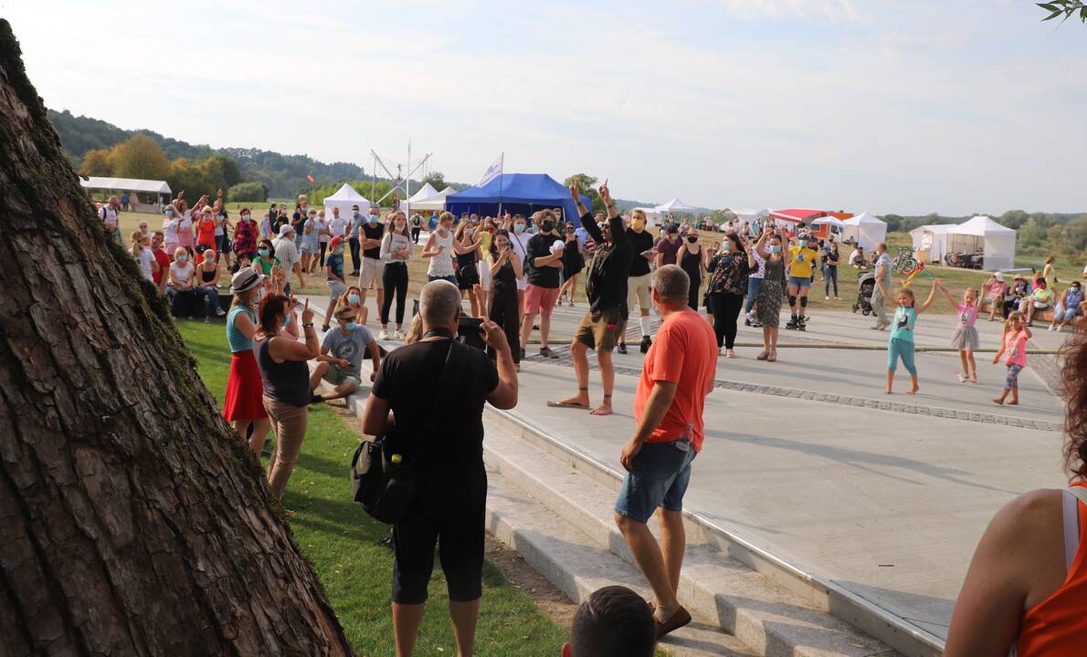 Zapyškio aitvarų festivalis „Tarp dangaus ir žemės“