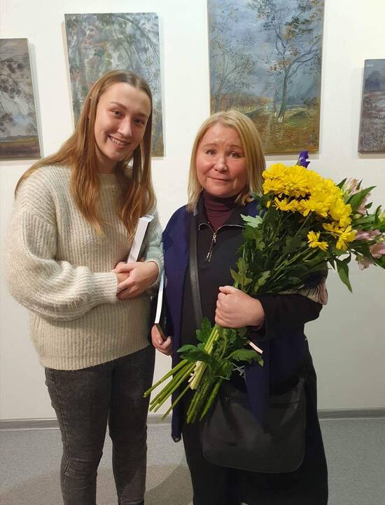 Atvirai: „Nedaug laiko turiu kitiems savo pomėgiams, nes nuolat tapau“, – prisipažįsta Lietuvoje viešinti profesionali ukrainietė dailininkė N. Naida-Kapulovska. 