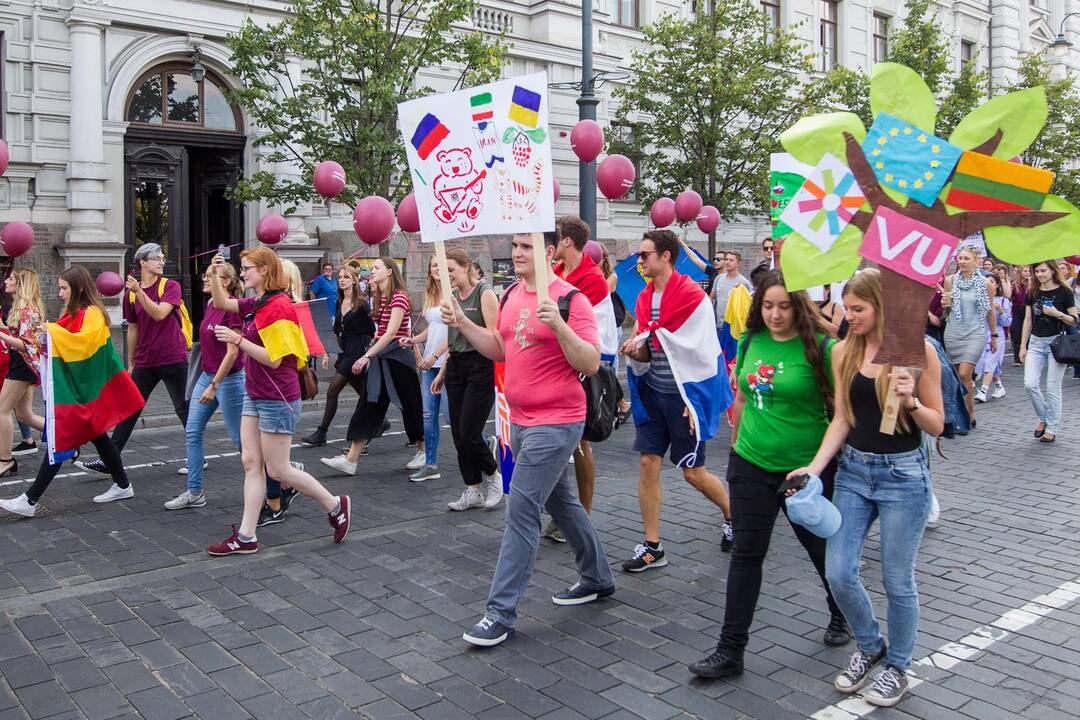 Šventinė VU studentų eisena