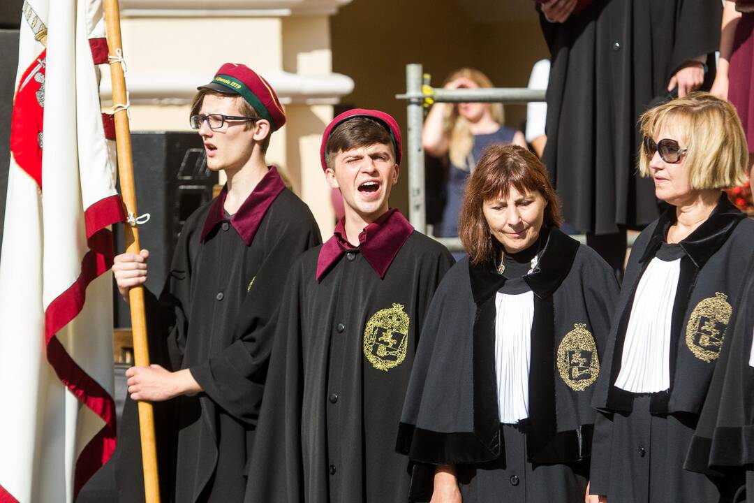 Šventinė VU studentų eisena