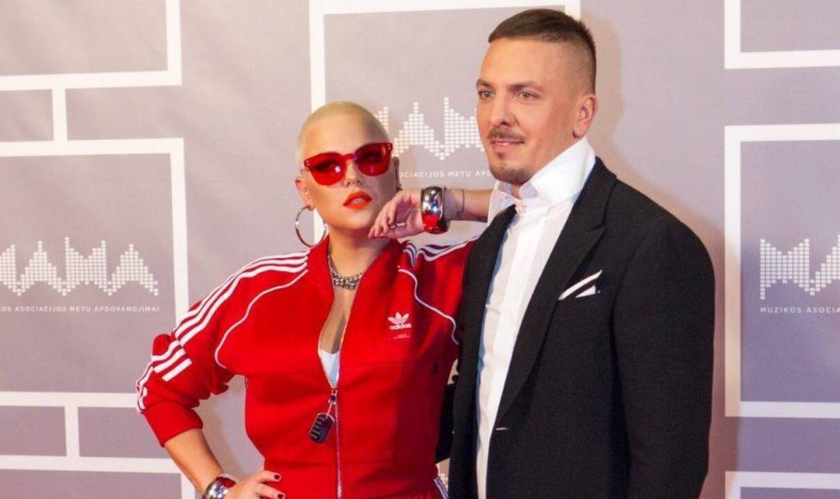 Grupė "Skamp" (kairėje) ir Justė Arlauskaitė-Jazzu 