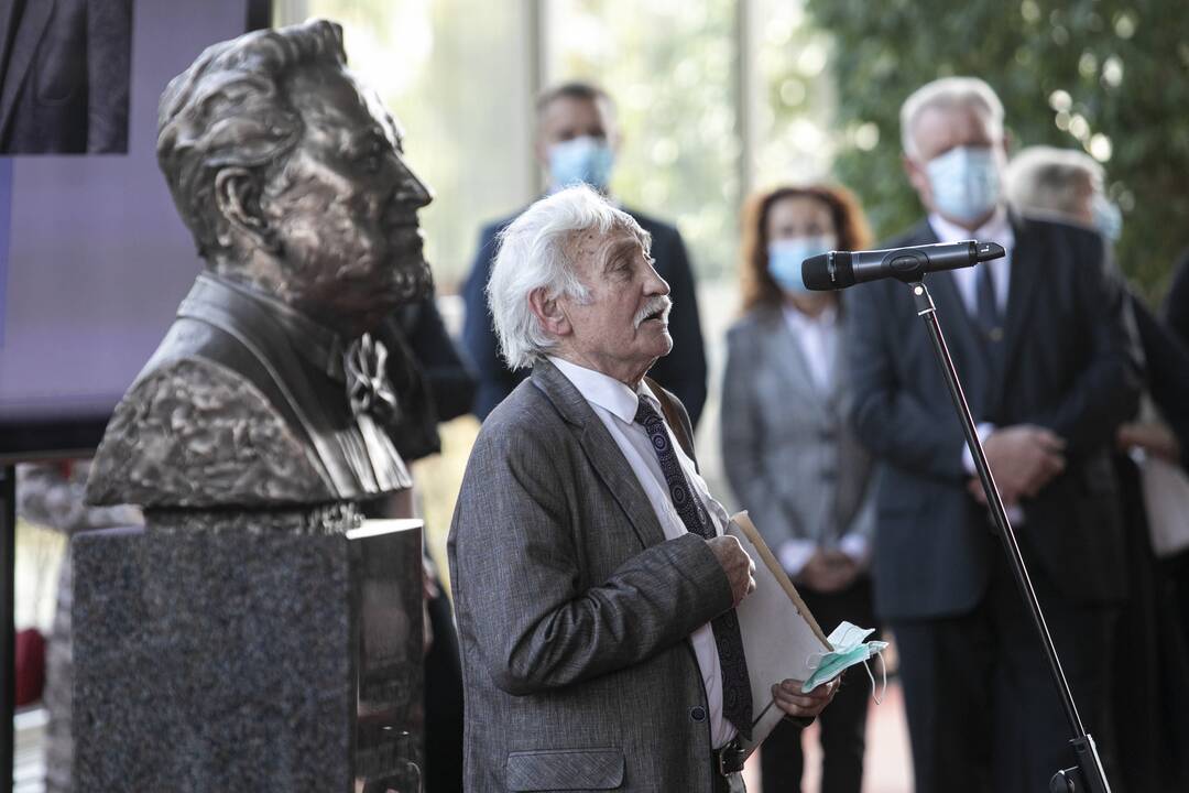 V. Noreikos memorialinio biusto atidengimas