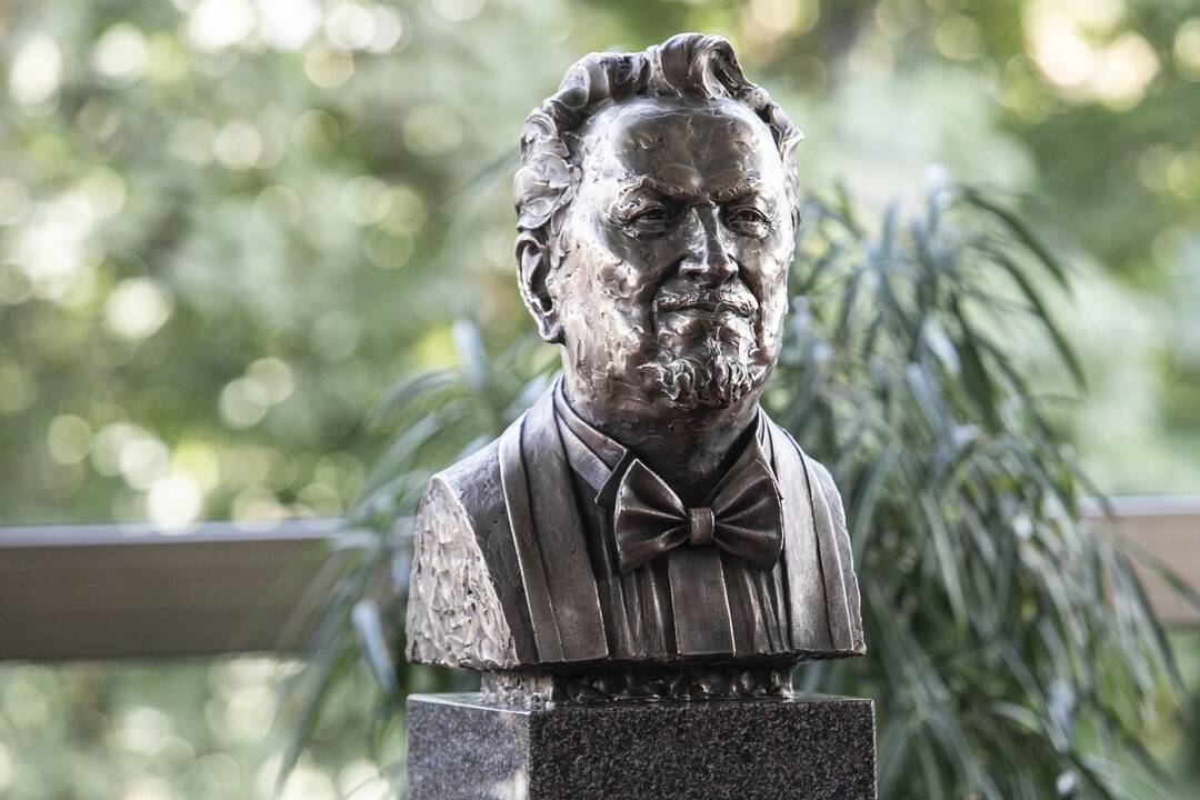 V. Noreikos memorialinio biusto atidengimas