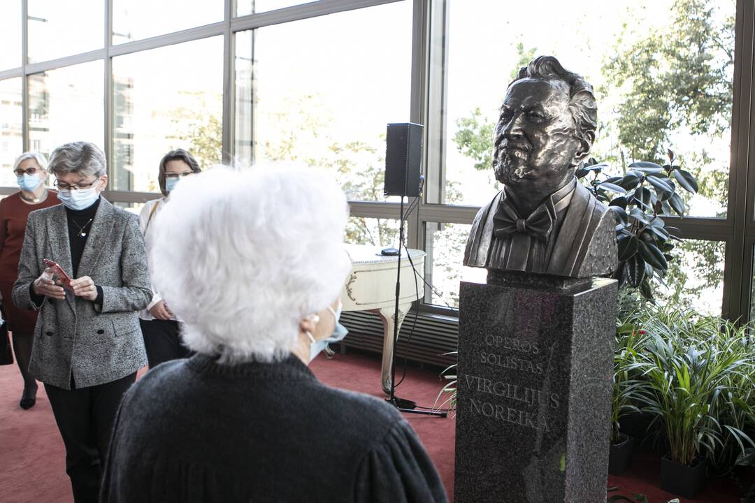 V. Noreikos memorialinio biusto atidengimas