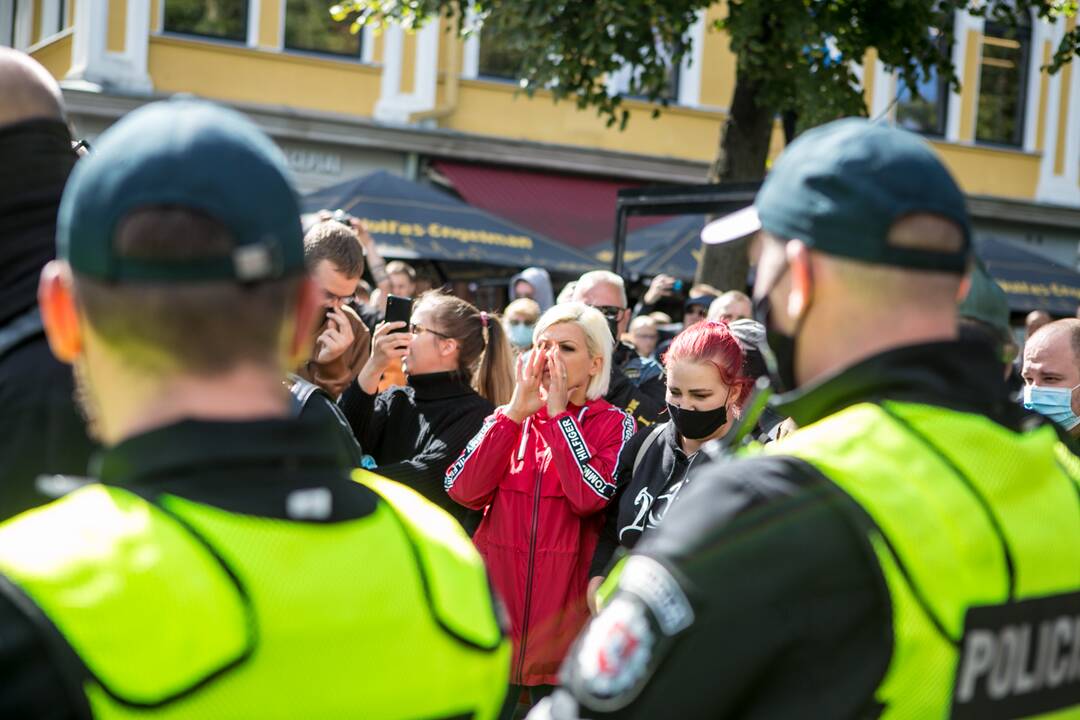 Neramumai per LGBT paradą
