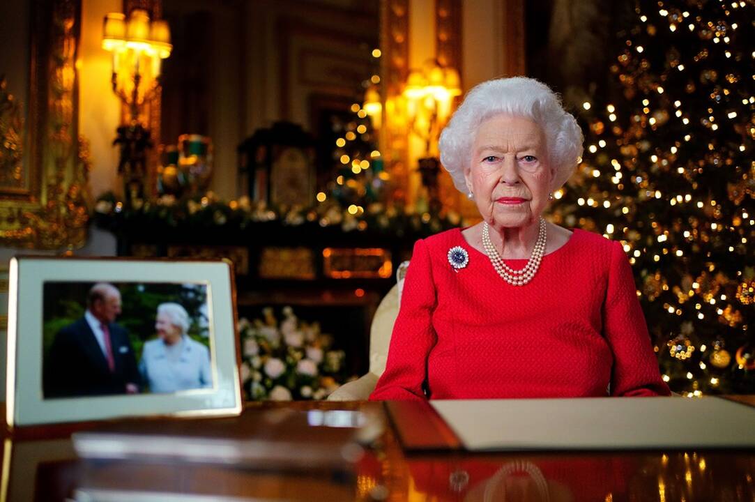 Britų karalienė Kalėdų sveikinime jaudinamai kalbėjo apie velionį vyrą