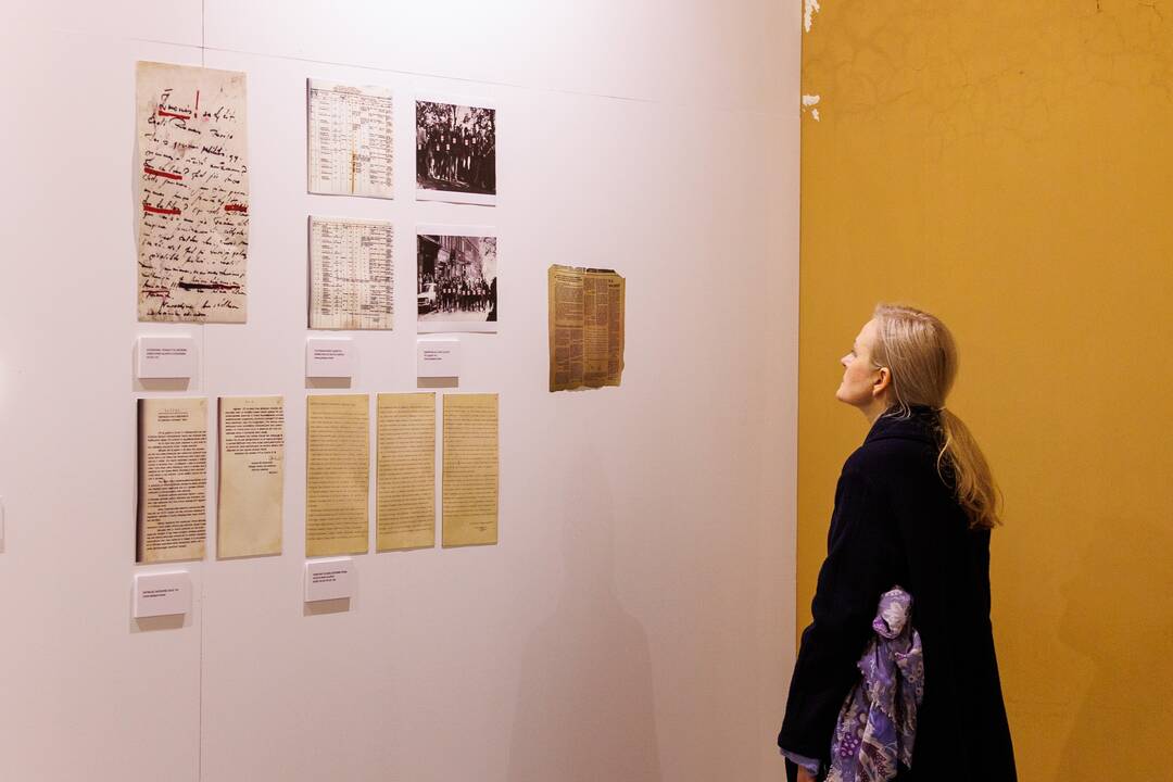 Paroda „1972. Pramušti sieną“
