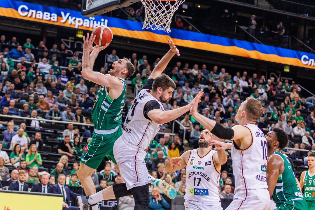Dviženklį deficitą panaikinęs „Žalgiris“ pusfinalį pradėjo dramatiška pergale