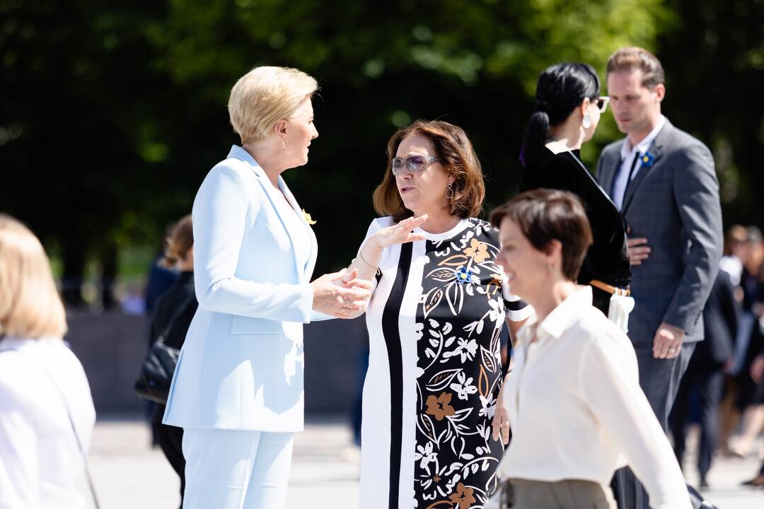 NATO šalių vadovų antrųjų pusių bendra nuotrauka