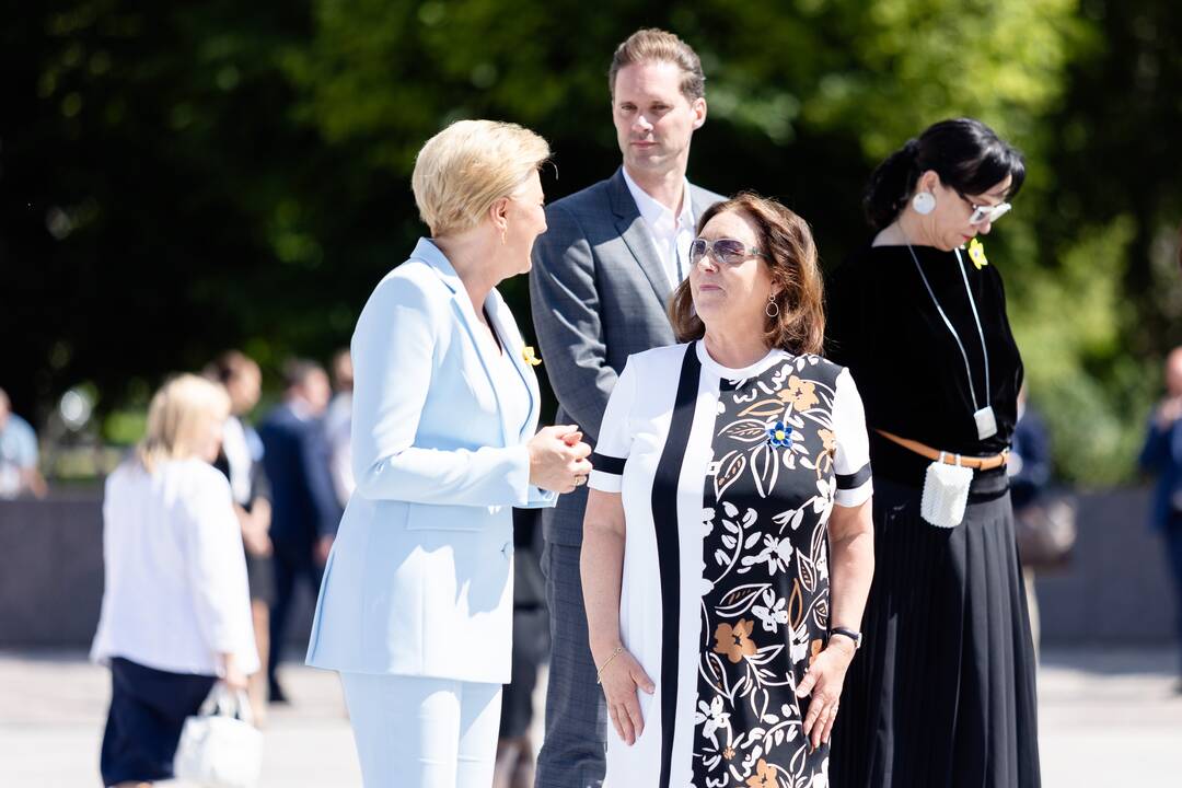 NATO šalių vadovų antrųjų pusių bendra nuotrauka