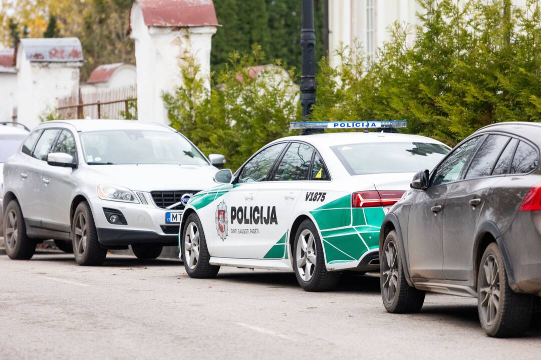 Trakuose atsisveikinama su tragiškai žuvusiu policijos pareigūnu