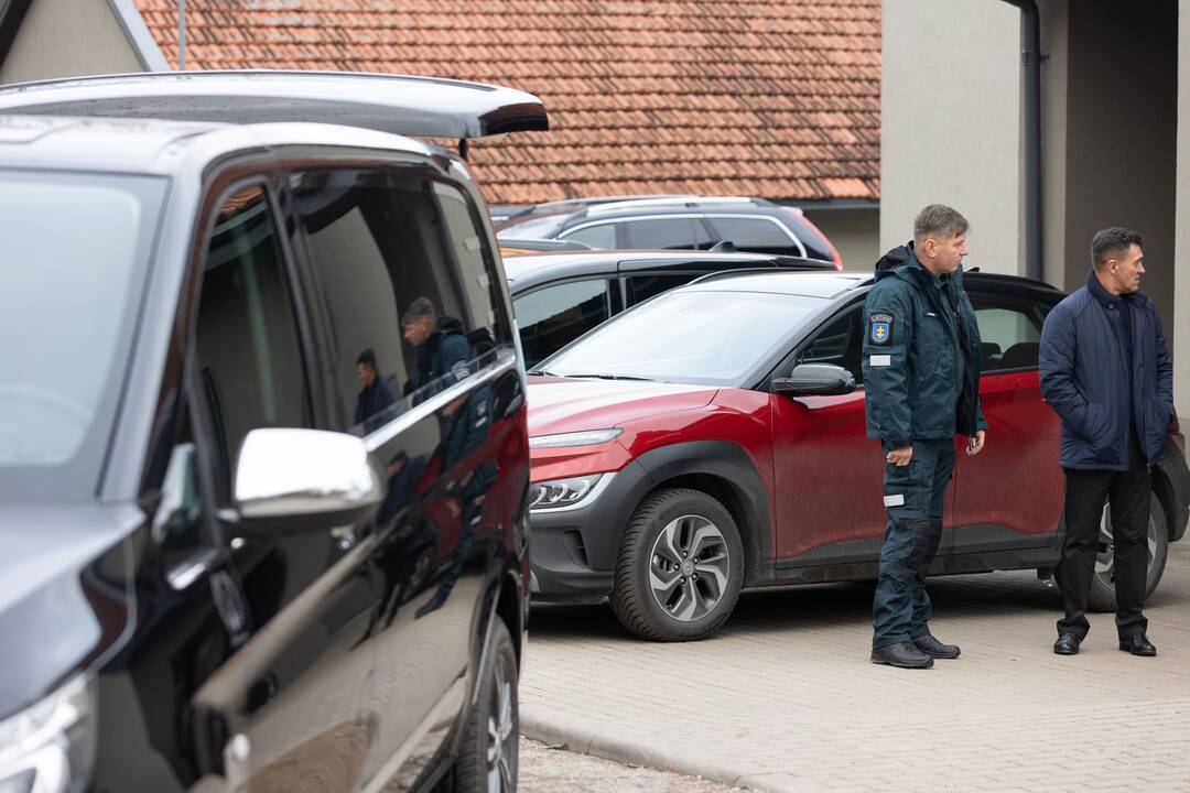 Trakuose atsisveikinama su tragiškai žuvusiu policijos pareigūnu