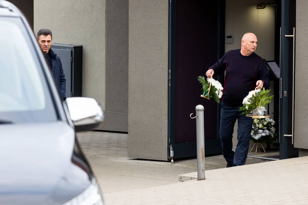 Trakuose atsisveikinama su tragiškai žuvusiu policijos pareigūnu